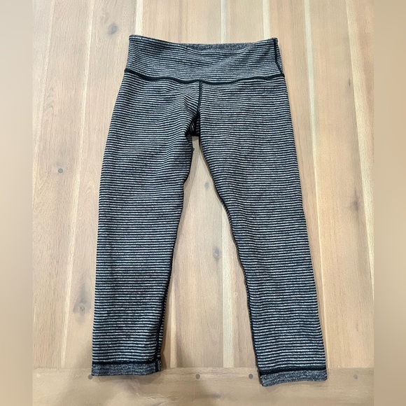 Lululemon legging- knit material- crop length- reversible - Picture 1 of 12